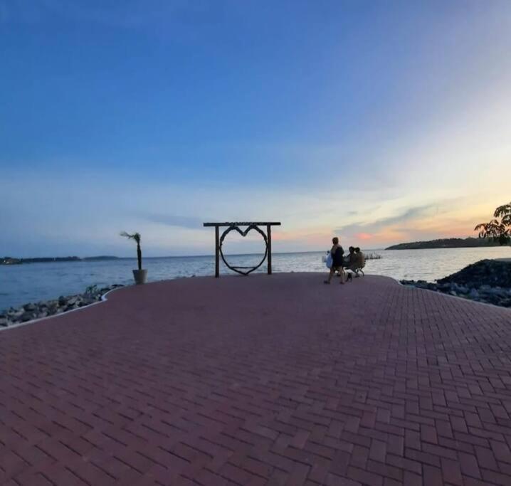 Casa Espacosa Bem Localizada Em Marica! Marica