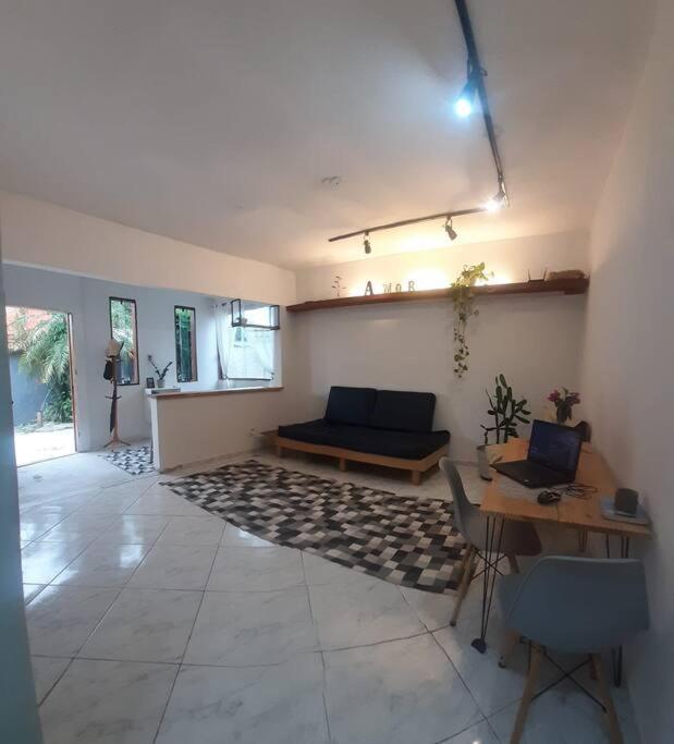 Casa Espacosa Bem Localizada Em Marica!